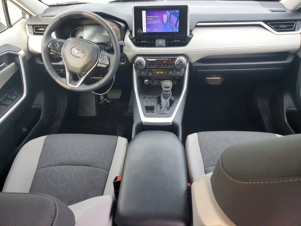 2024 TOYOTA RAV4 XLE photo 22