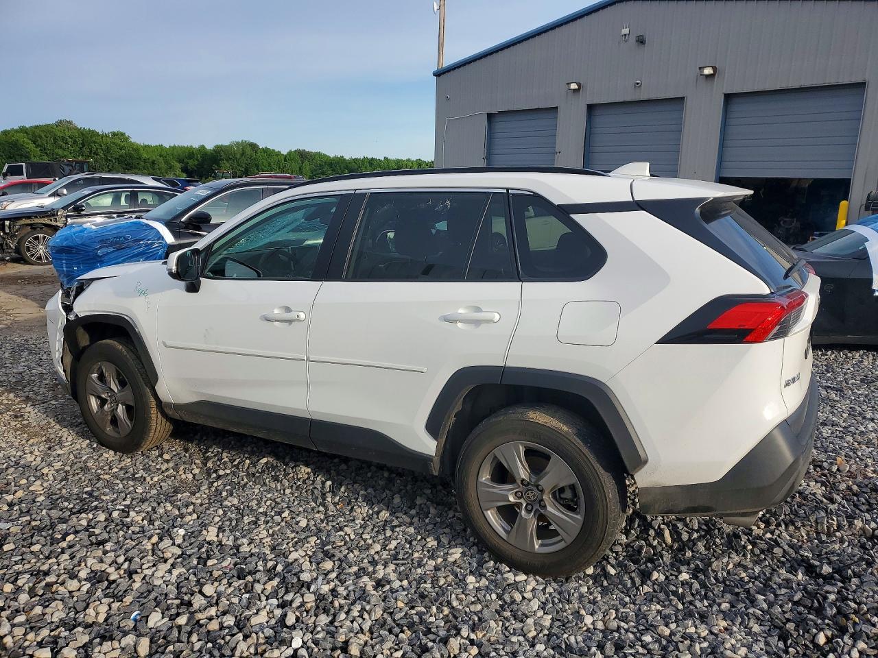 2024 TOYOTA RAV4 XLE photo 4