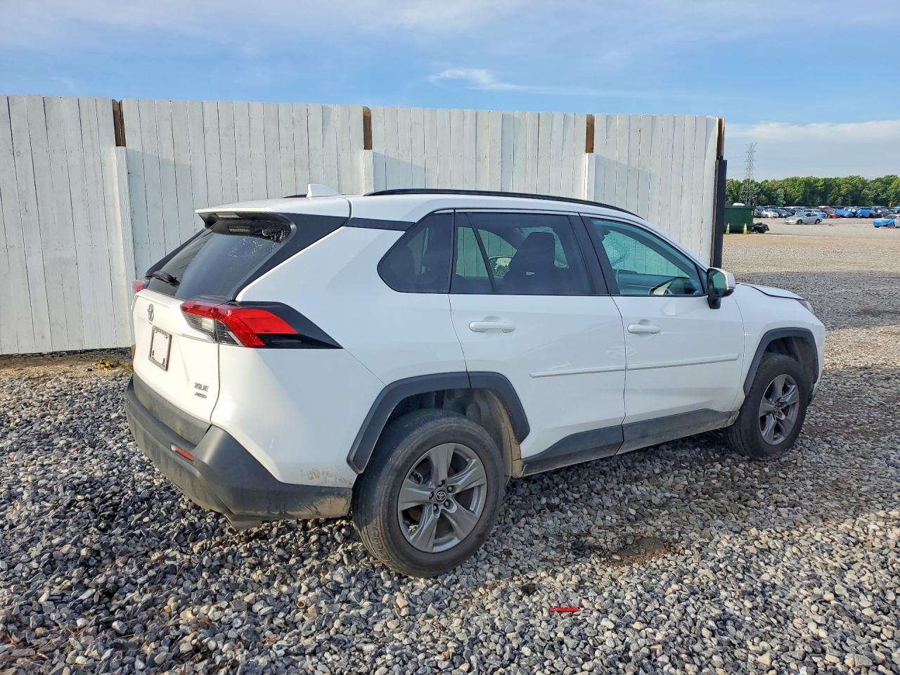 2024 TOYOTA RAV4 XLE photo 7