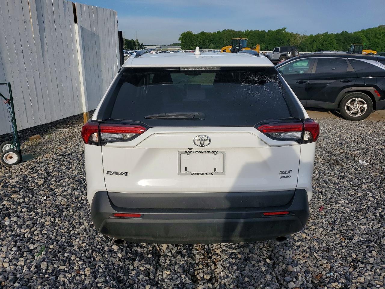 2024 TOYOTA RAV4 XLE photo 16