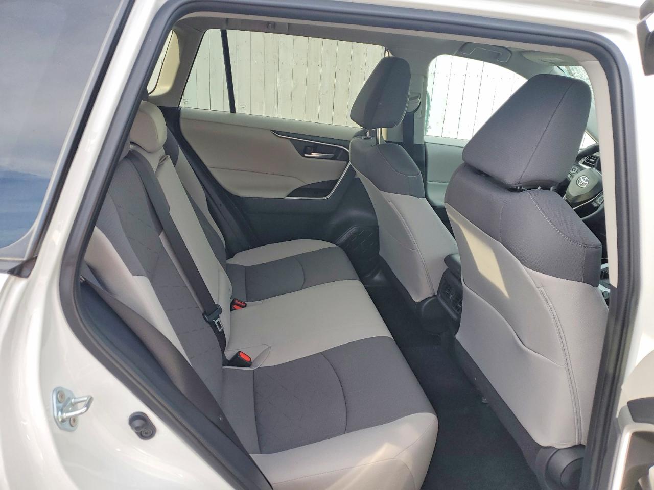 2024 TOYOTA RAV4 XLE photo 28
