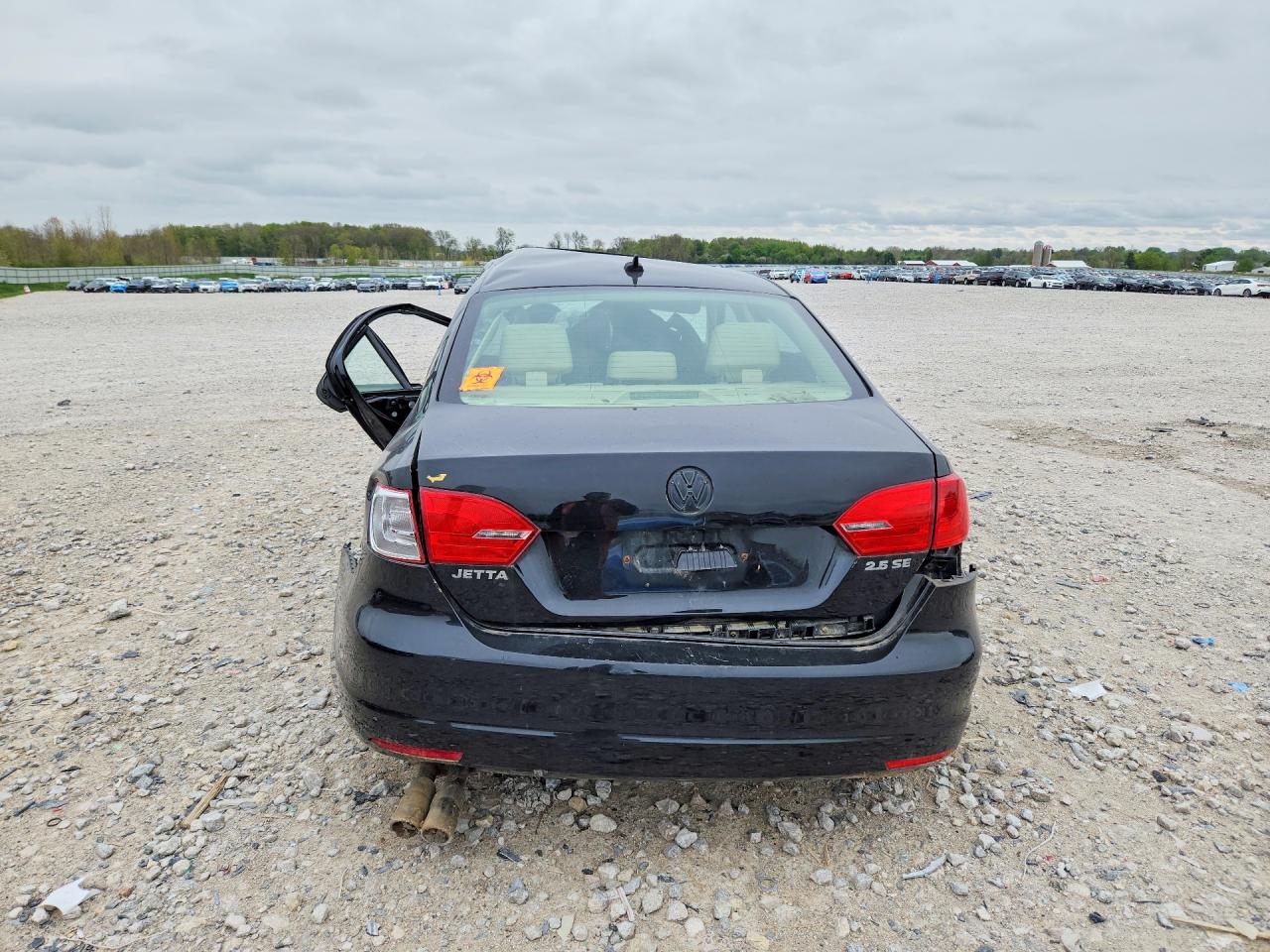 2011 VOLKSWAGEN JETTA SE photo 6