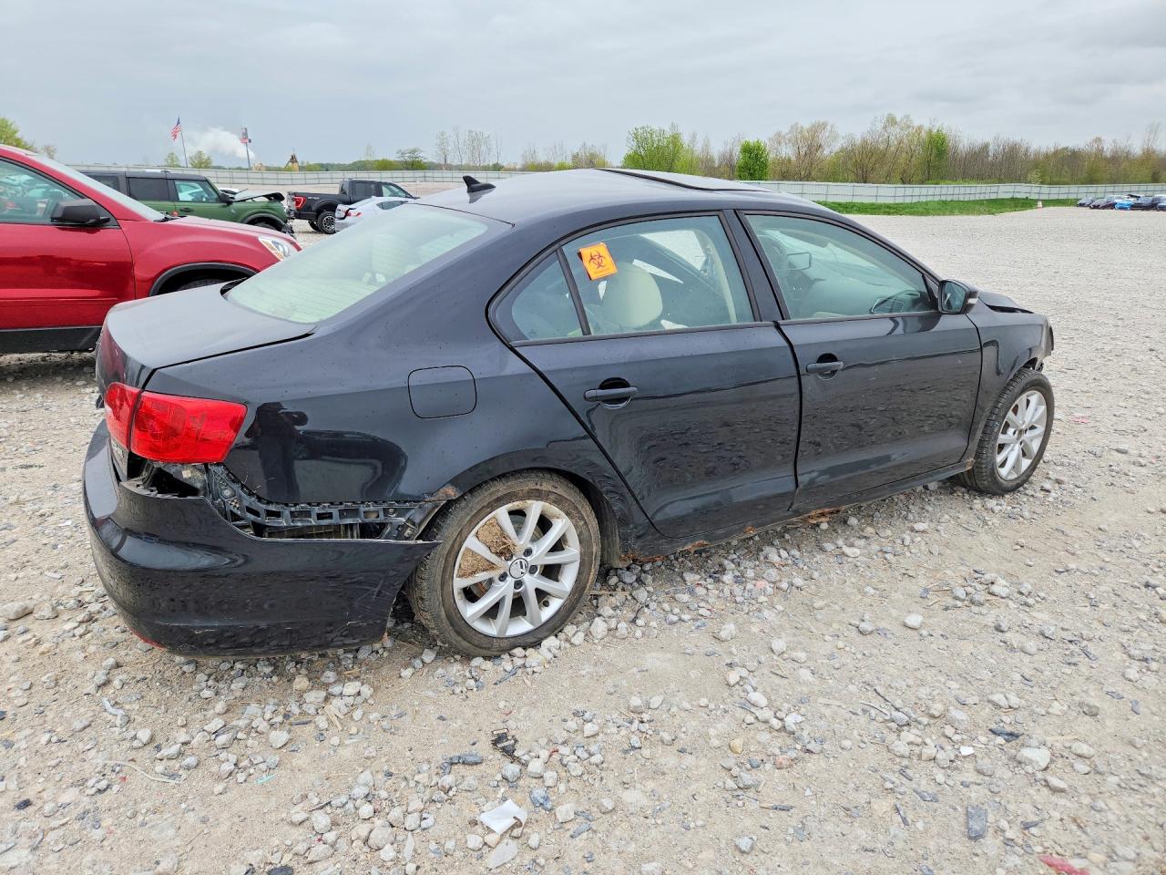 2011 VOLKSWAGEN JETTA SE photo 3