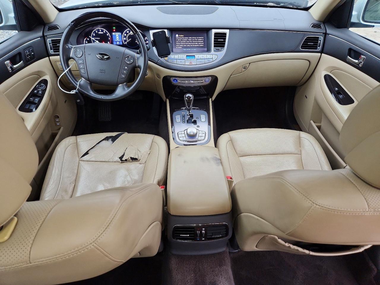 2011 HYUNDAI GENESIS 4.6L photo 8