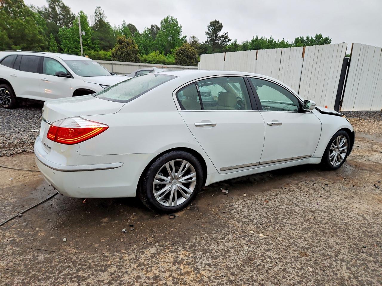 2011 HYUNDAI GENESIS 4.6L photo 3