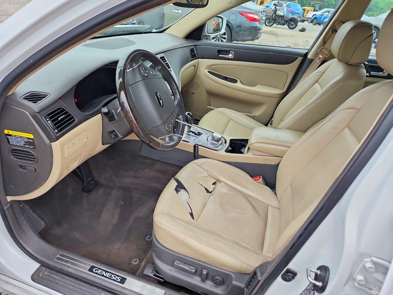 2011 HYUNDAI GENESIS 4.6L photo 7