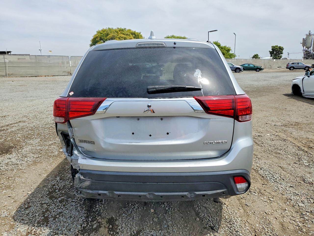 2018 MITSUBISHI OUTLANDER ES photo 16