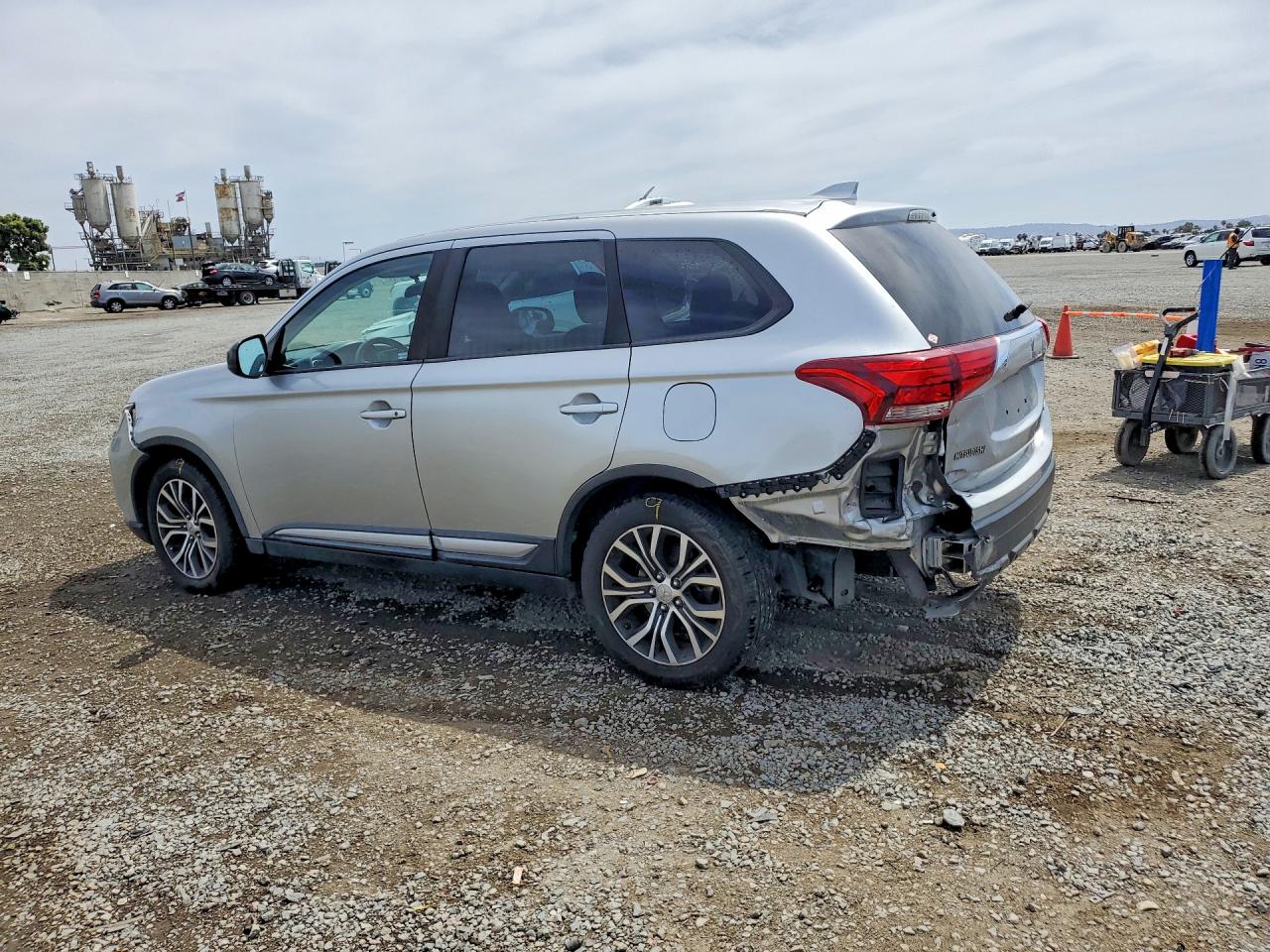 2018 MITSUBISHI OUTLANDER ES photo 4