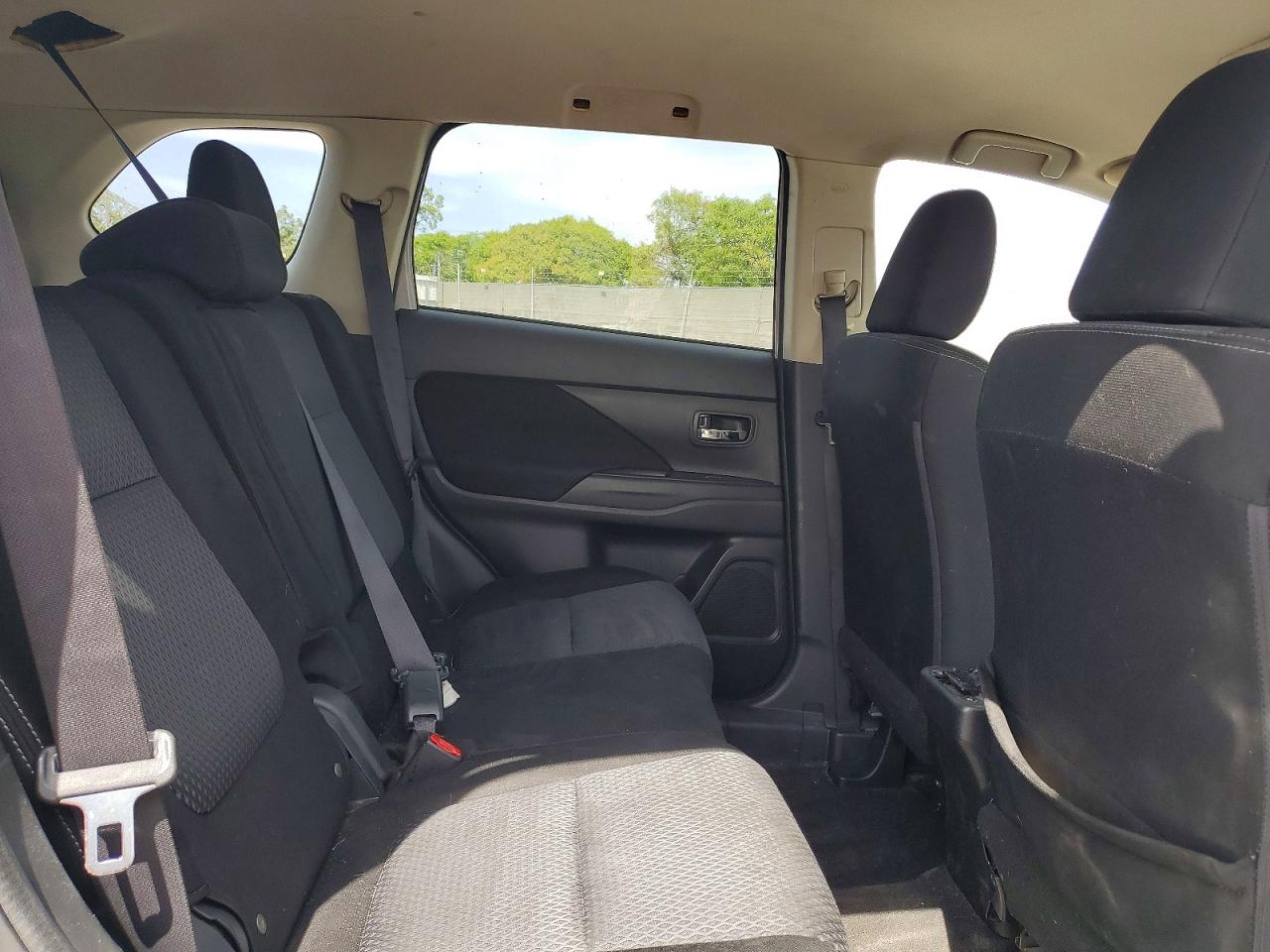 2018 MITSUBISHI OUTLANDER ES photo 31