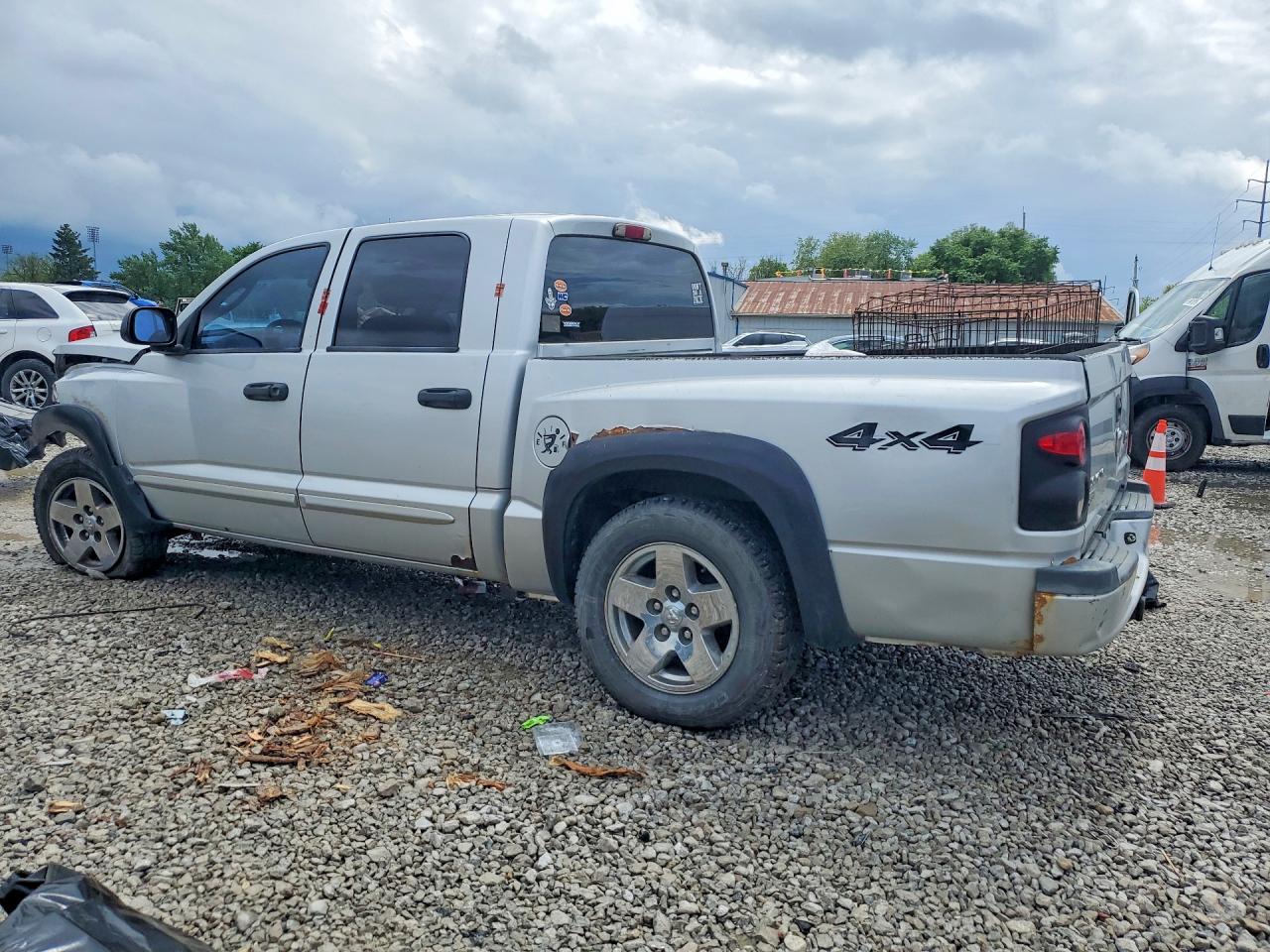 2005 DODGE DAKOTA QUAD LARAMIE photo 3