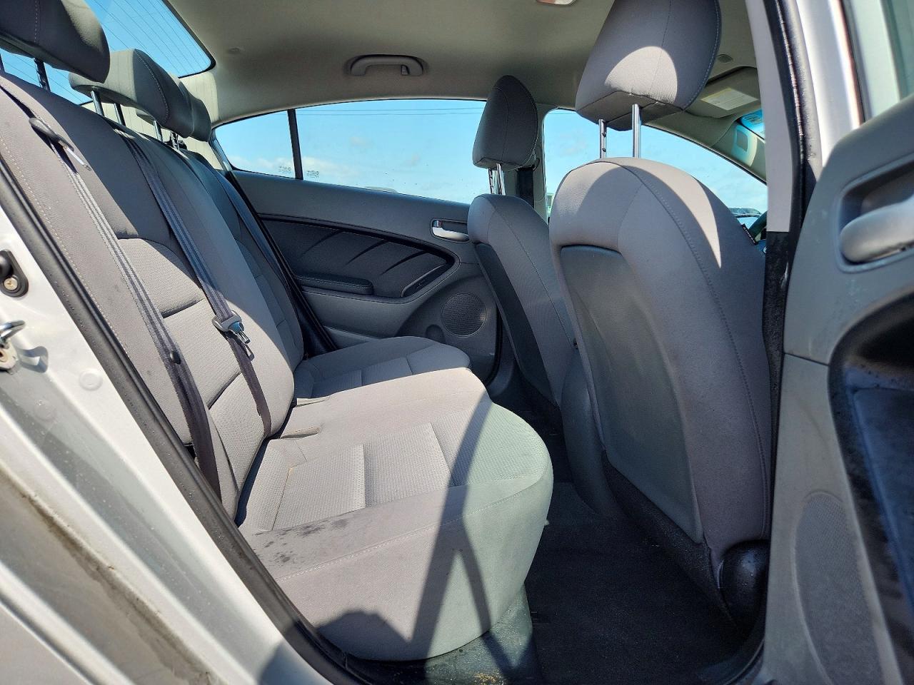 2017 KIA FORTE LX photo 19