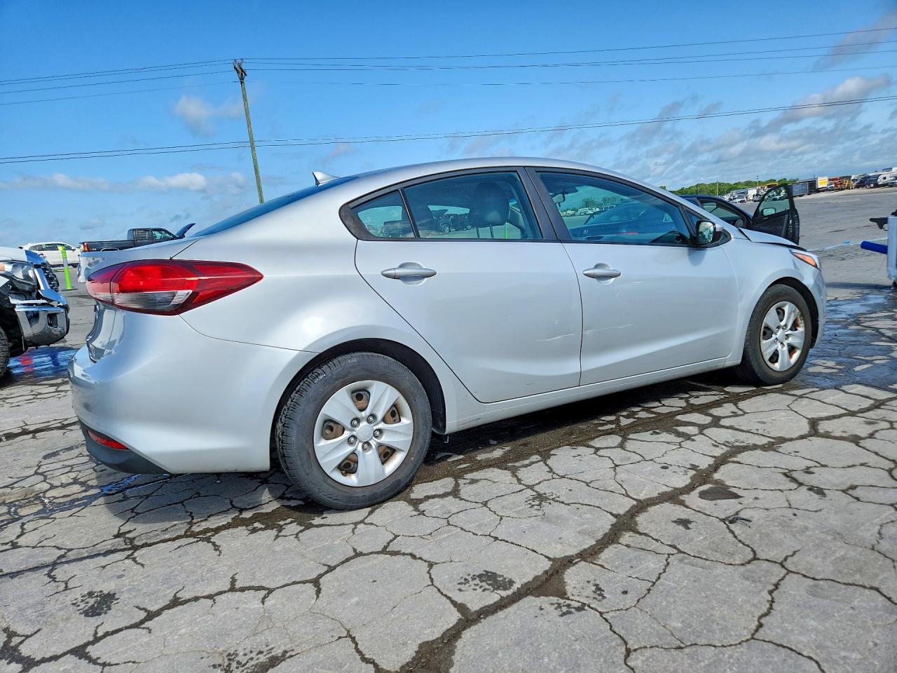 2017 KIA FORTE LX photo 5