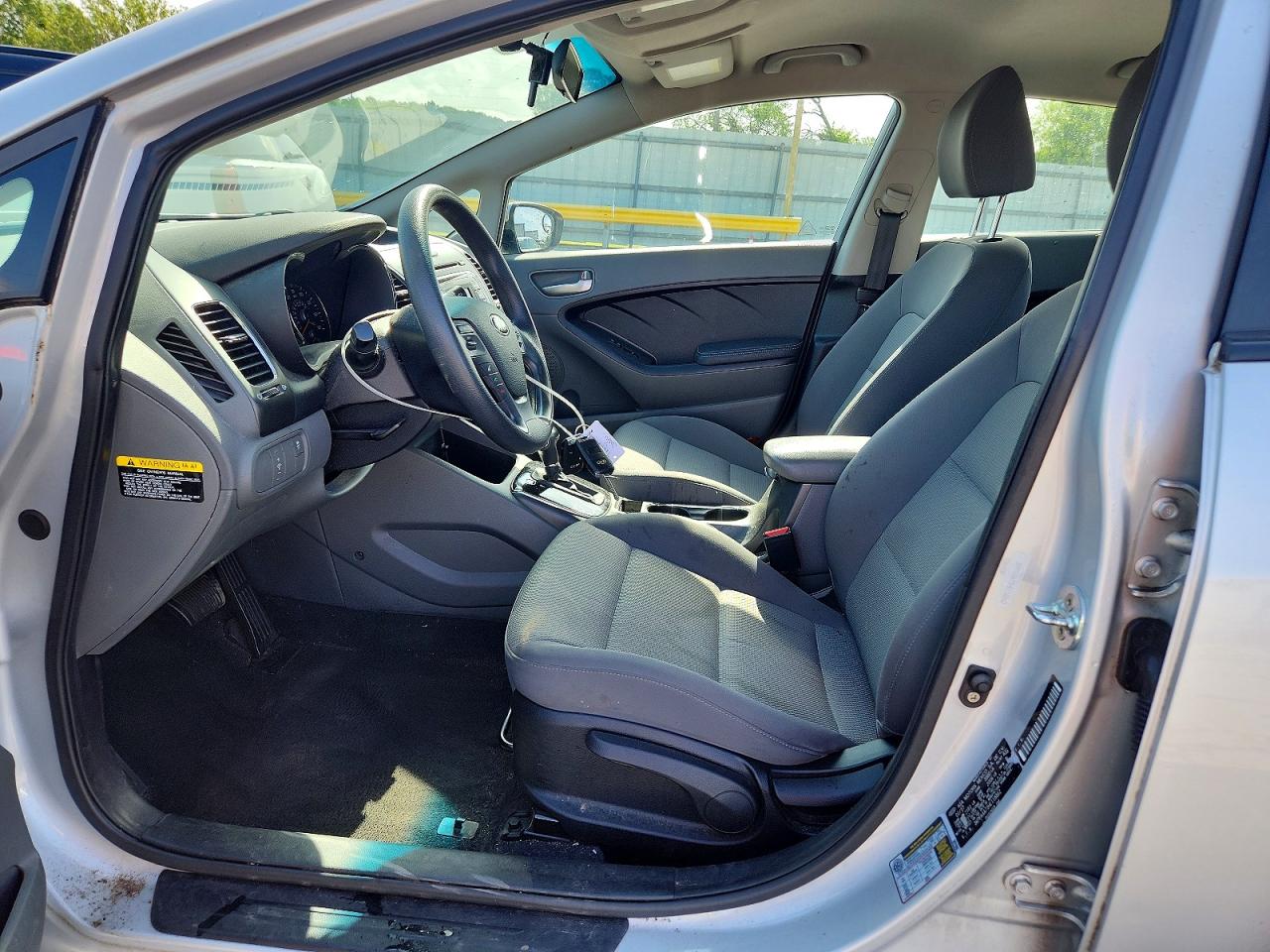 2017 KIA FORTE LX photo 13