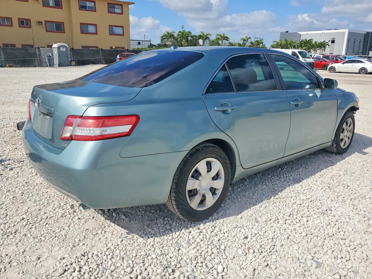 2010 TOYOTA CAMRY LE photo 3