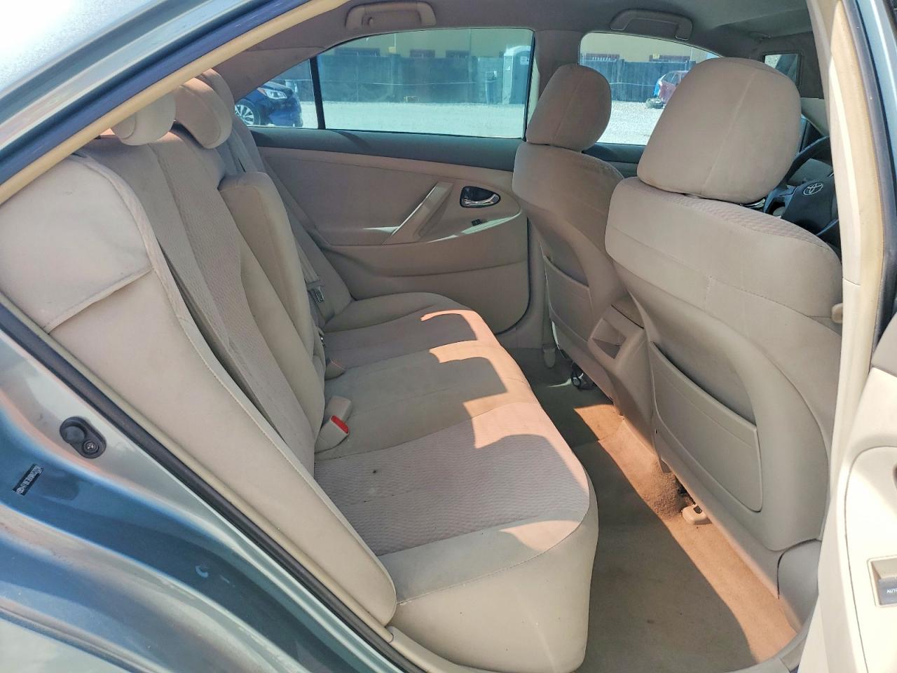 2010 TOYOTA CAMRY LE photo 10