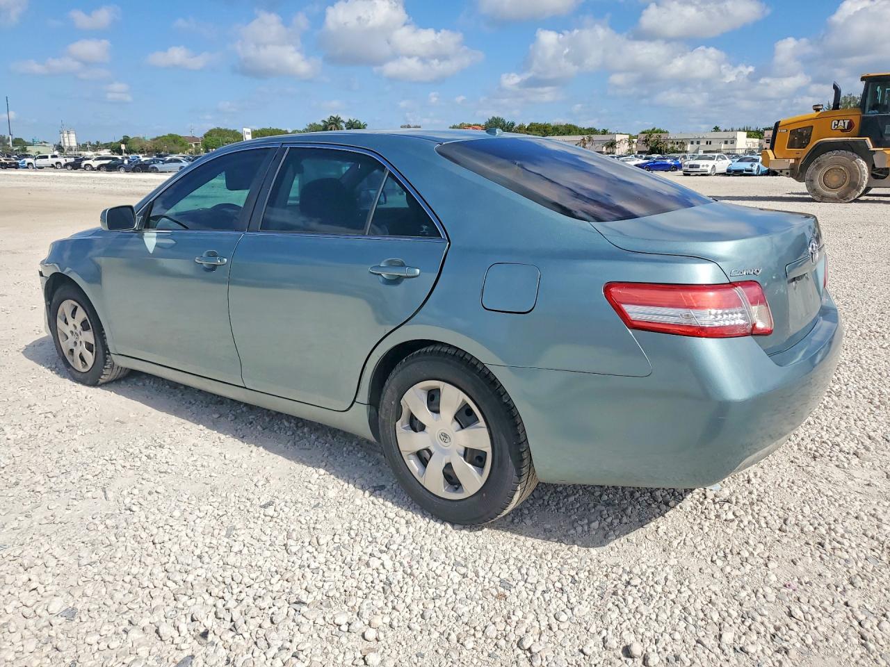 2010 TOYOTA CAMRY LE photo 2