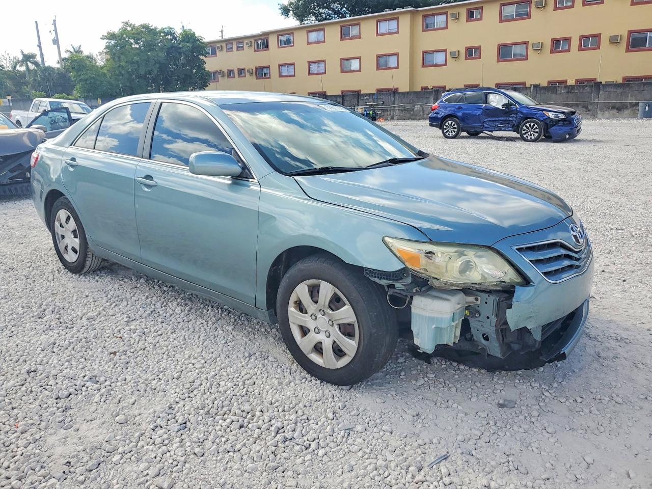 2010 TOYOTA CAMRY LE photo 4