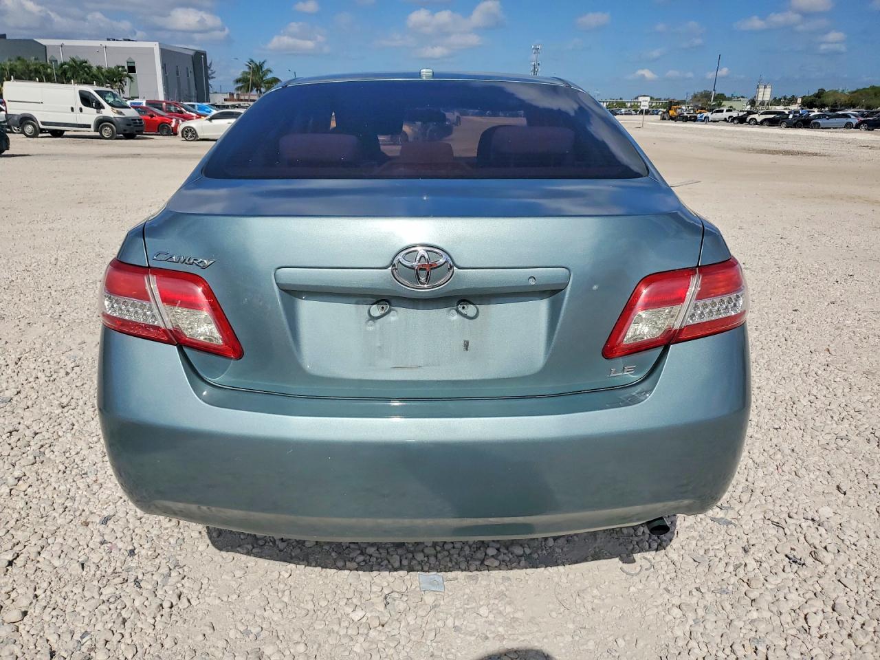 2010 TOYOTA CAMRY LE photo 6