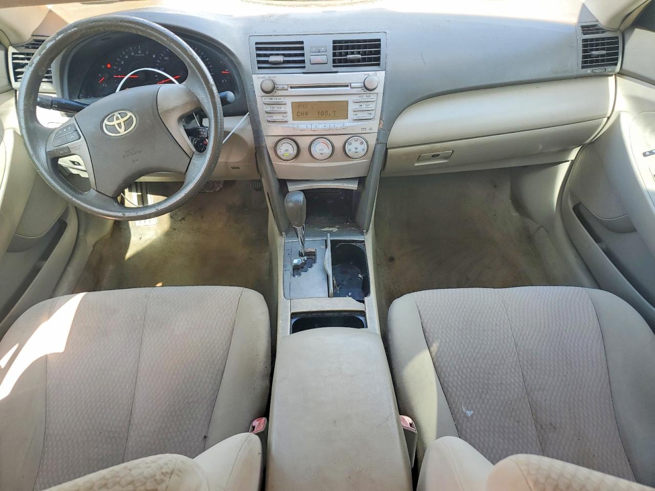 2010 TOYOTA CAMRY LE photo 8