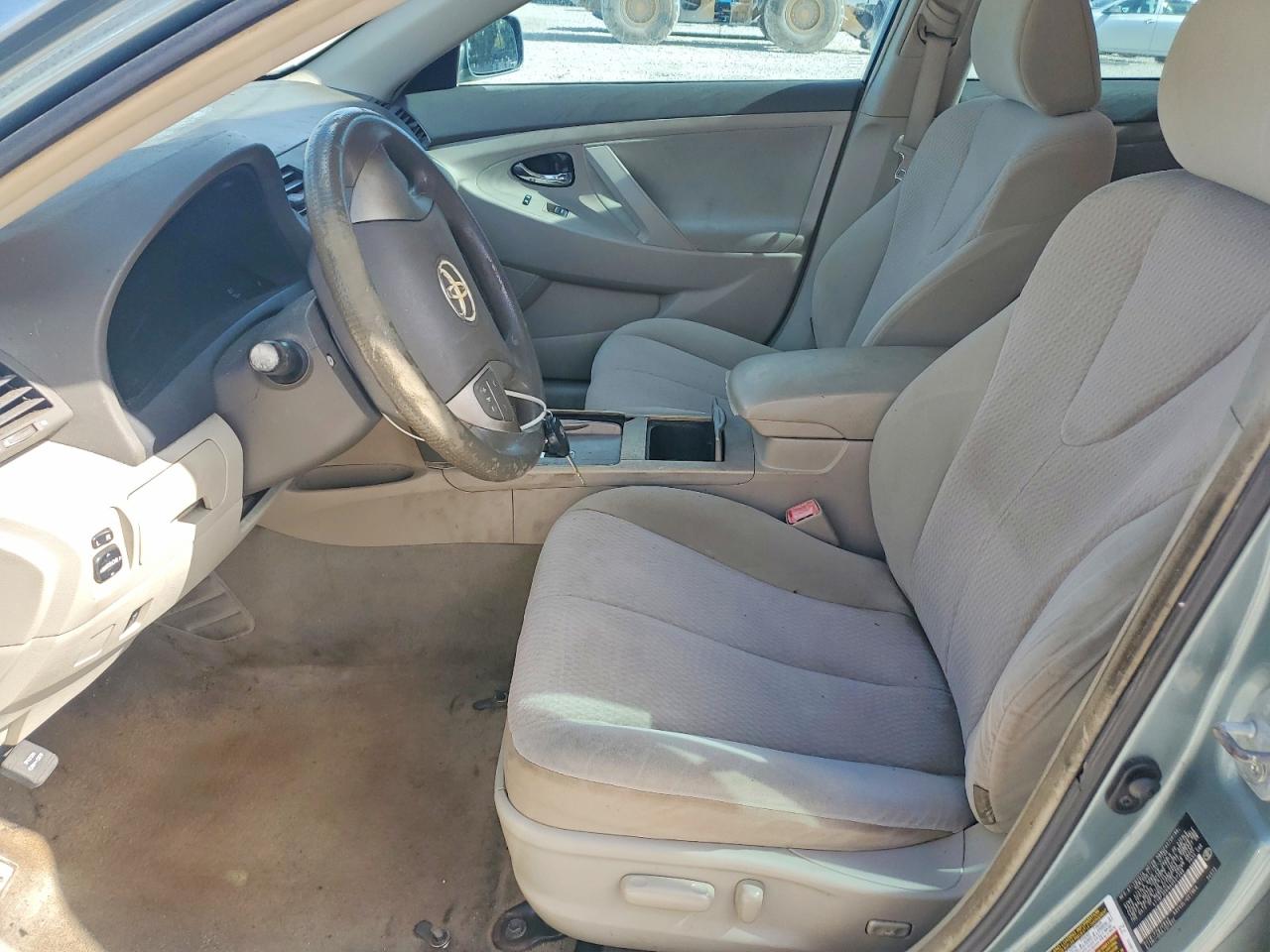 2010 TOYOTA CAMRY LE photo 7
