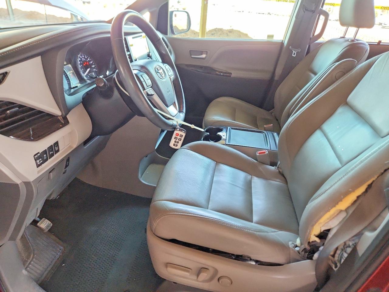 2017 TOYOTA SIENNA XLE 8-PASSENGER photo 19