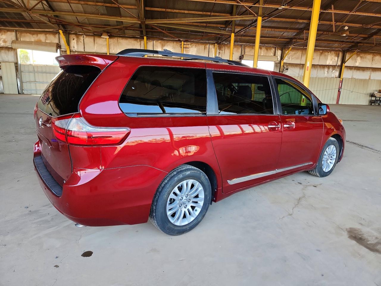 2017 TOYOTA SIENNA XLE 8-PASSENGER photo 7