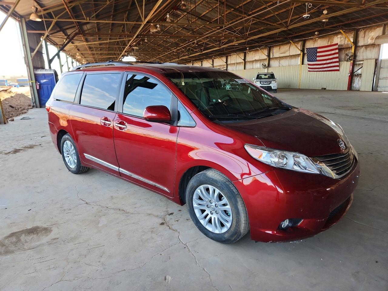 2017 TOYOTA SIENNA XLE 8-PASSENGER photo 10