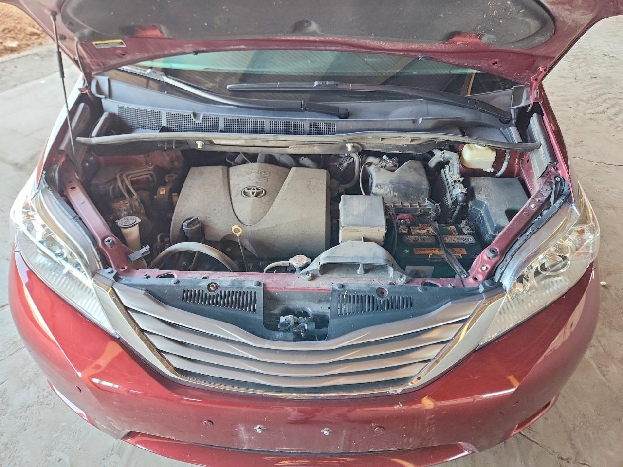2017 TOYOTA SIENNA XLE 8-PASSENGER photo 34