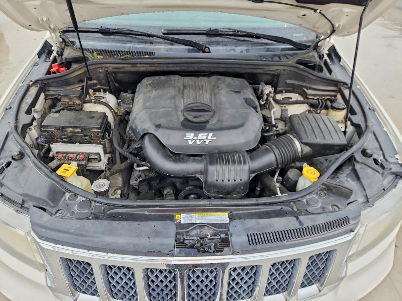 2012 JEEP GRAND CHEROKEE OVERLAND photo 12