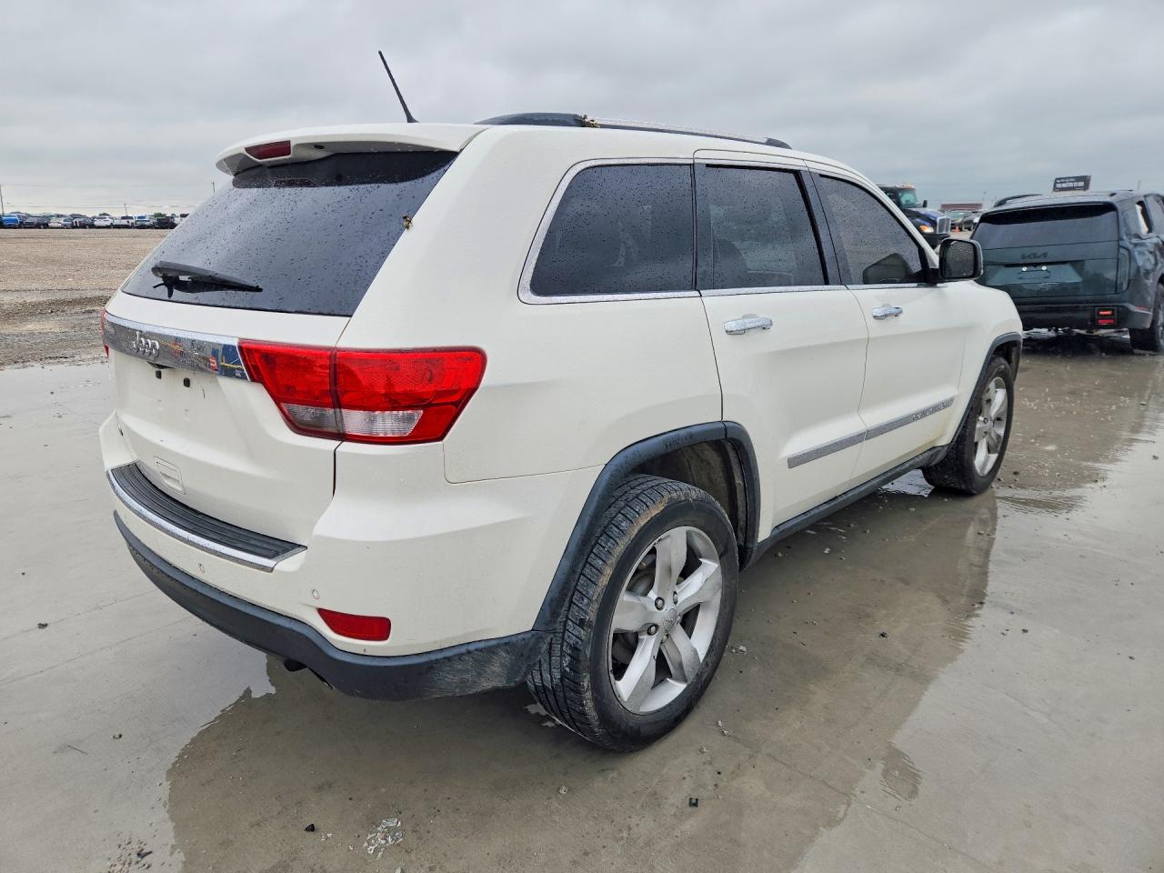 2012 JEEP GRAND CHEROKEE OVERLAND photo 3