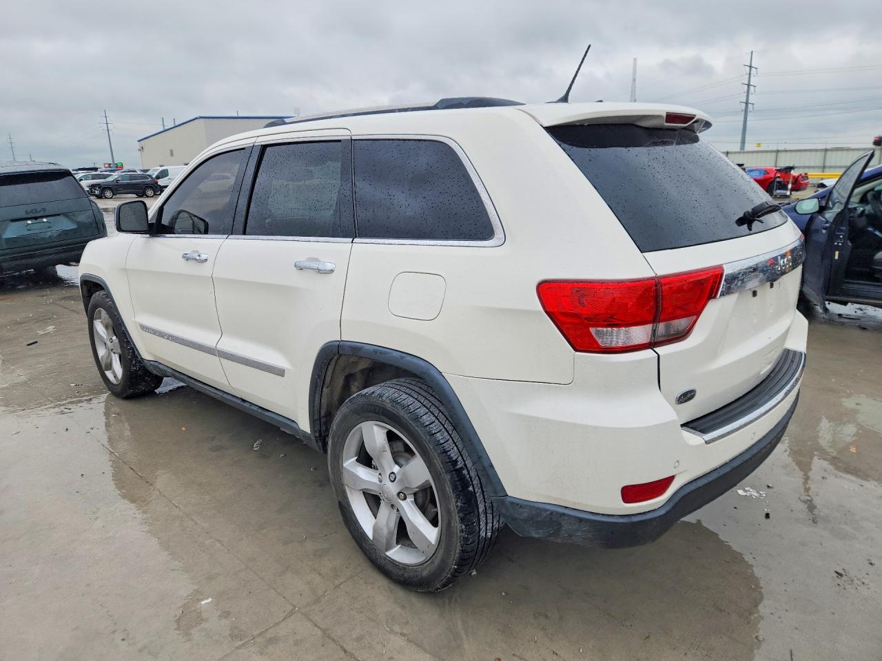 2012 JEEP GRAND CHEROKEE OVERLAND photo 2