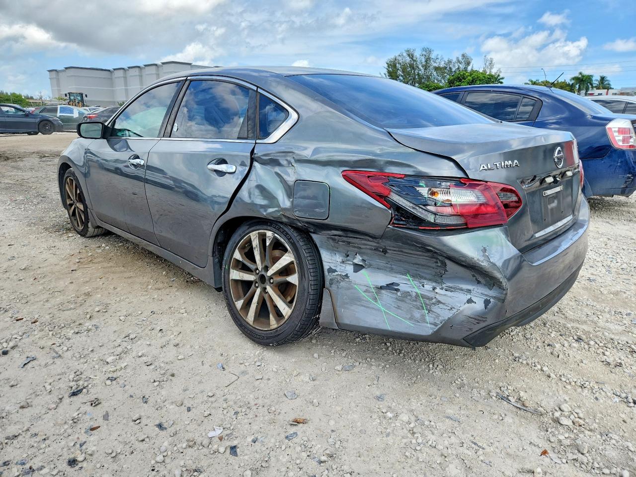 2017 NISSAN ALTIMA 2.5 SR photo 3