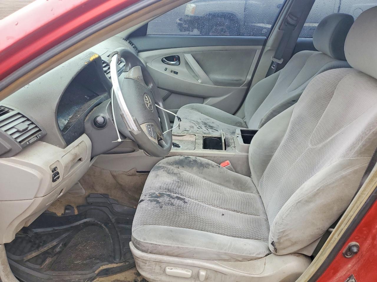 2011 TOYOTA CAMRY LE photo 13
