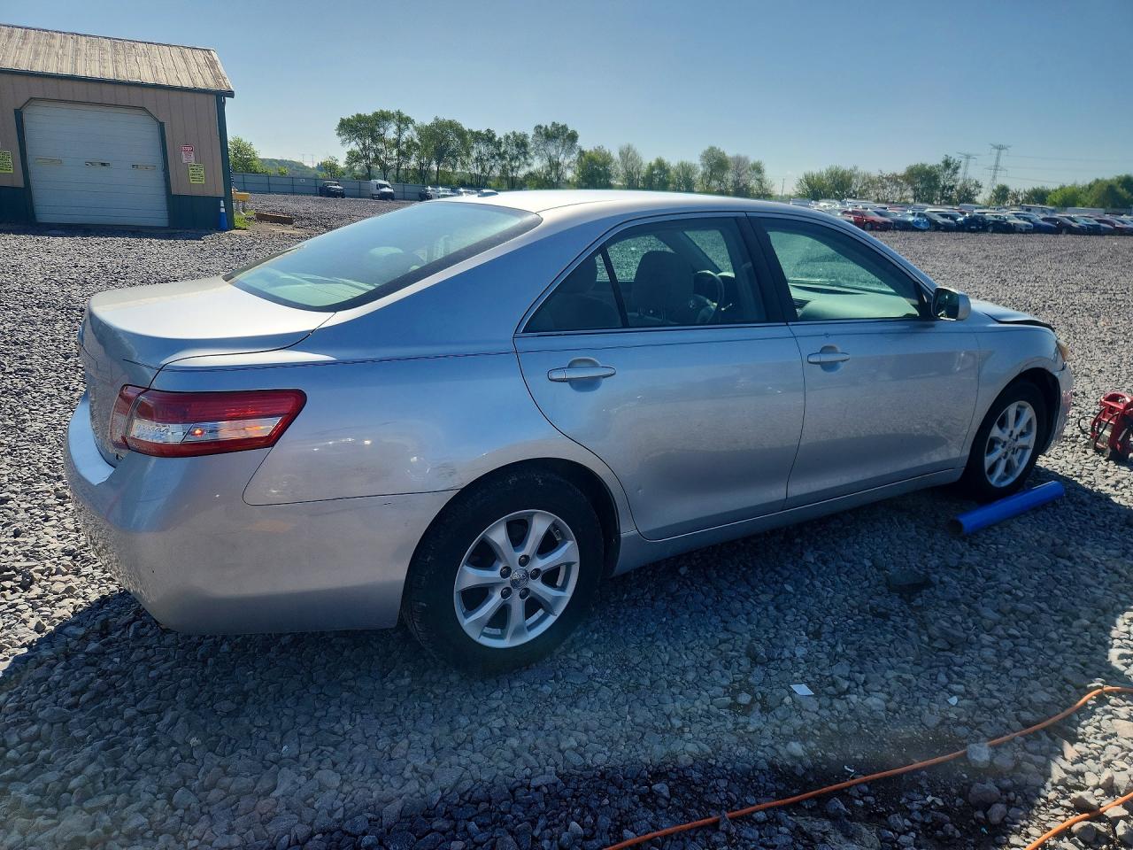 2011 TOYOTA CAMRY photo 5