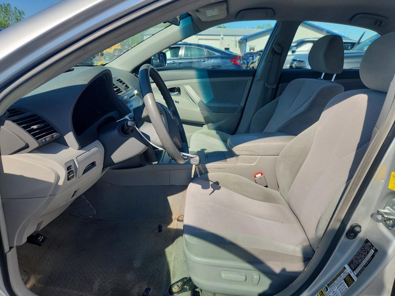 2011 TOYOTA CAMRY photo 13