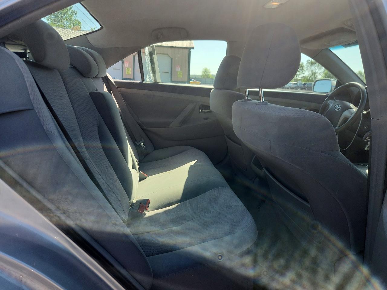 2011 TOYOTA CAMRY photo 19