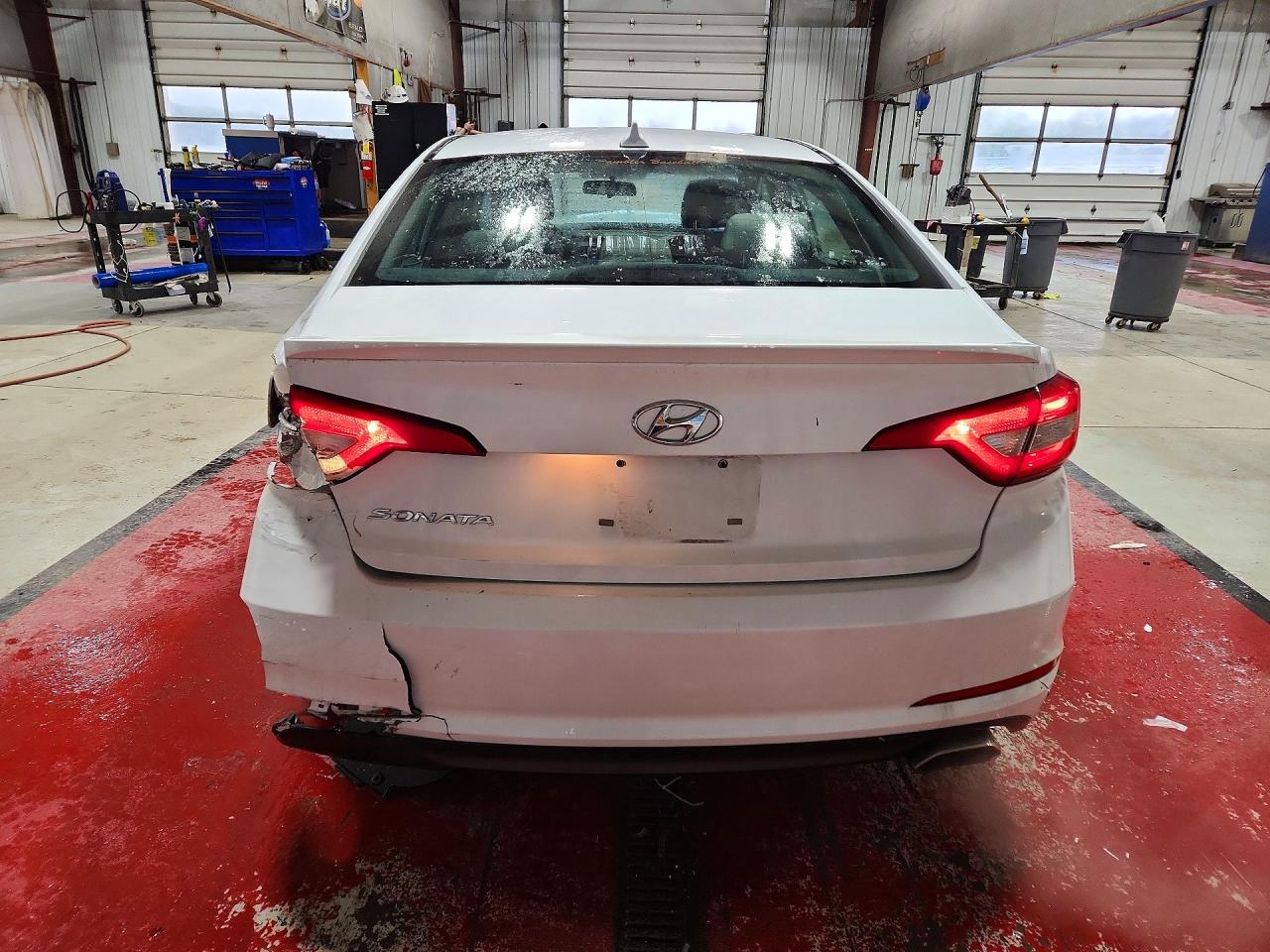 2015 HYUNDAI SONATA SE photo 6