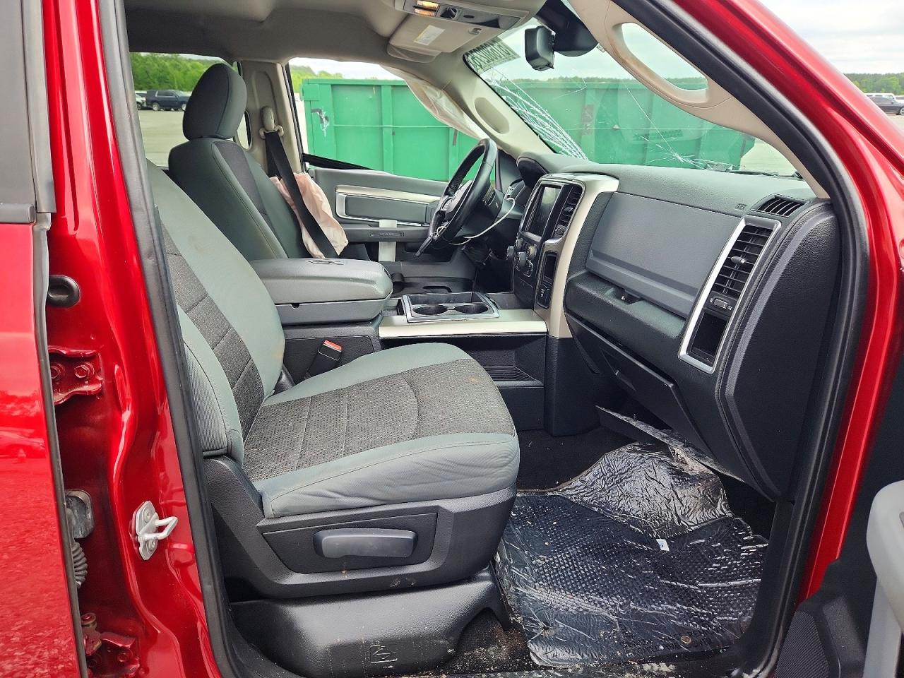 2014 RAM 1500 SLT photo 19