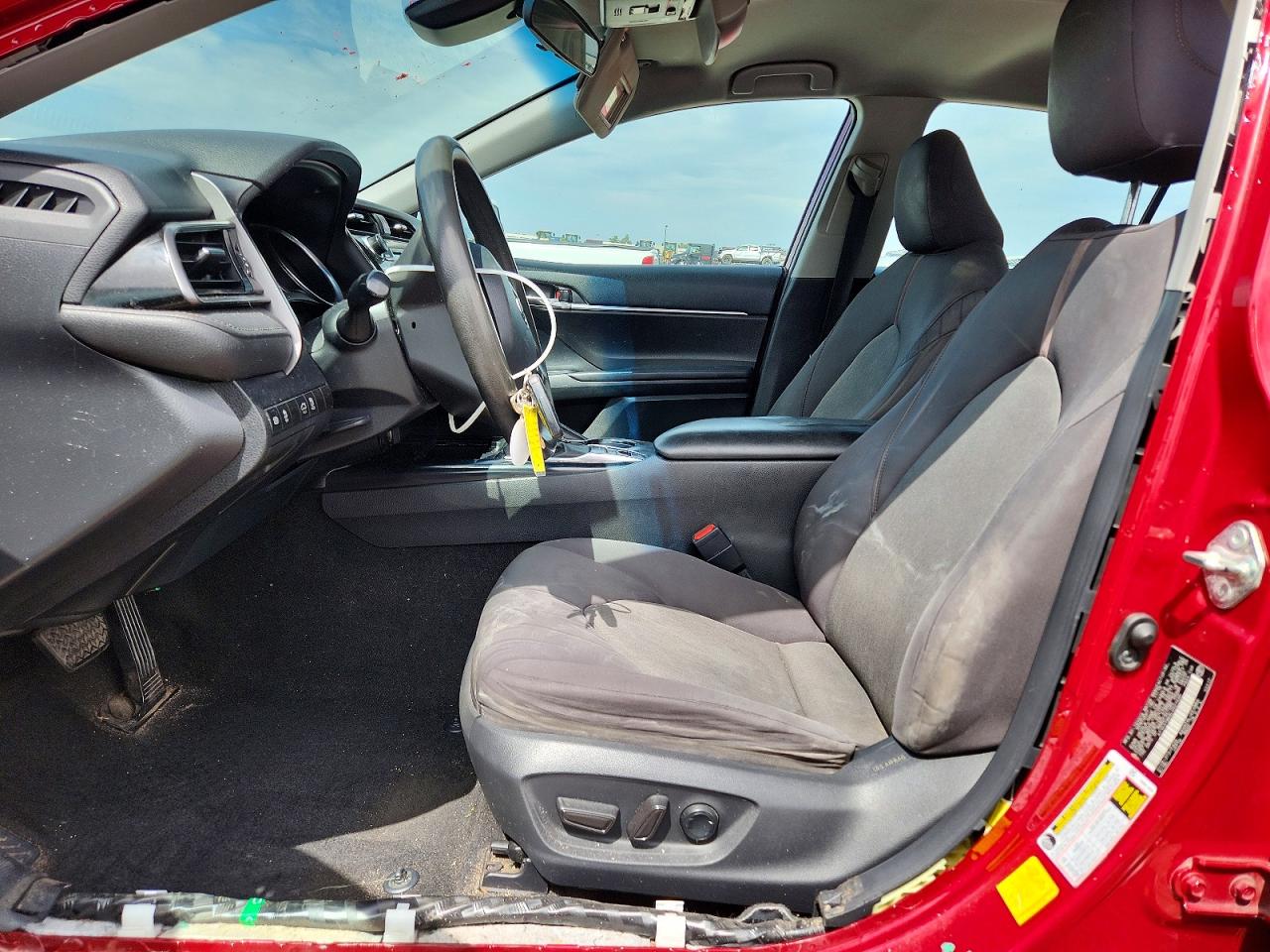 2020 TOYOTA CAMRY LE photo 19