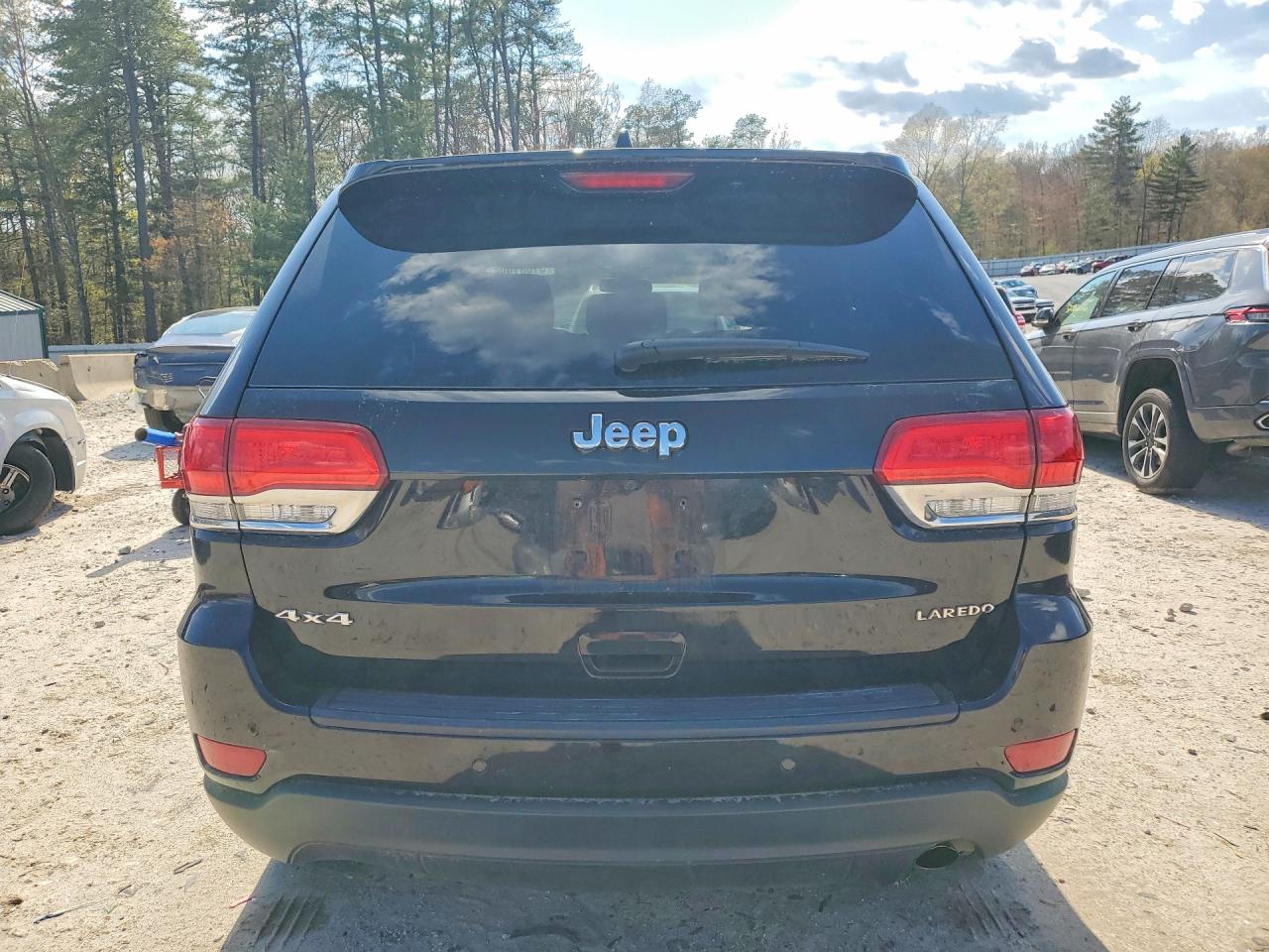 2018 JEEP GRAND CHEROKEE LAREDO photo 11