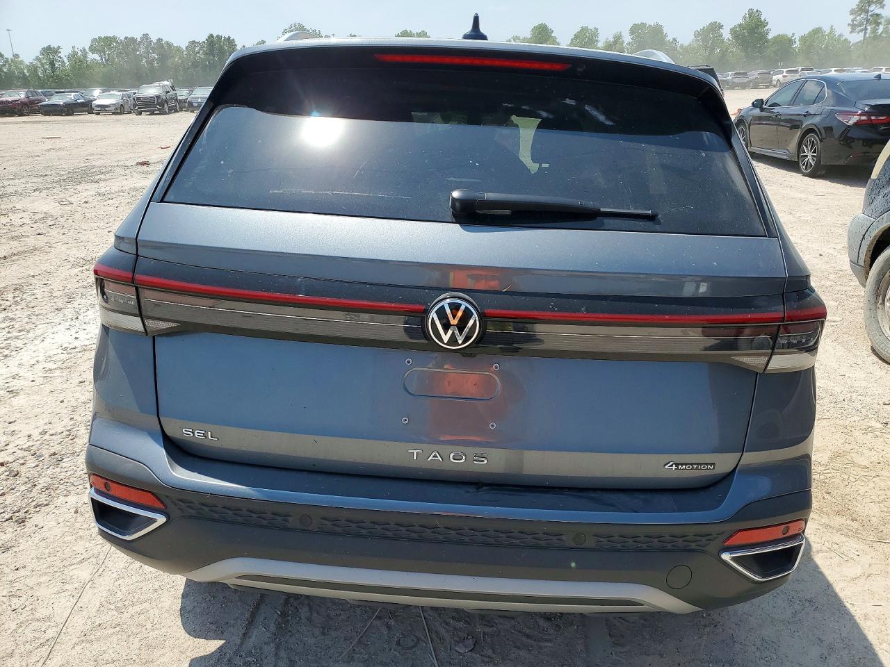 2025 VOLKSWAGEN TAOS SEL photo 6