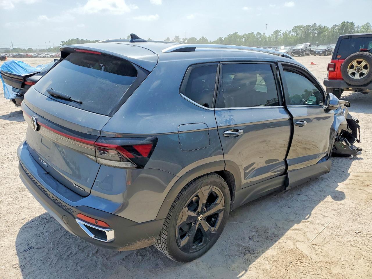 2025 VOLKSWAGEN TAOS SEL photo 3