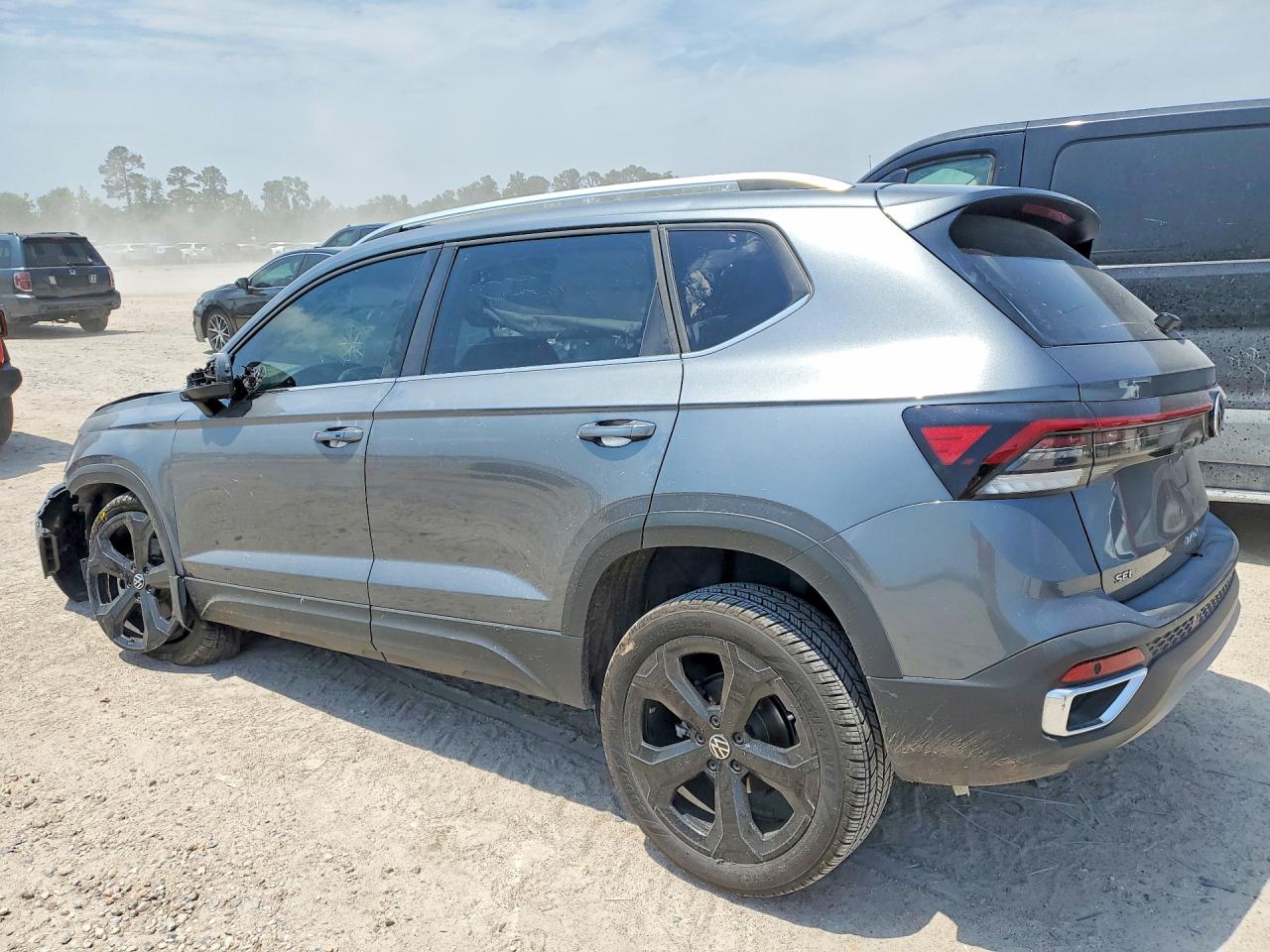 2025 VOLKSWAGEN TAOS SEL photo 2
