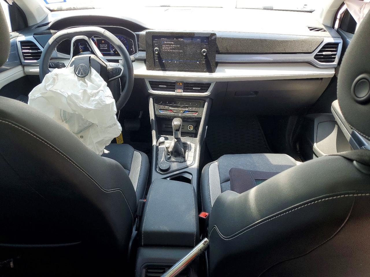 2025 VOLKSWAGEN TAOS SEL photo 8
