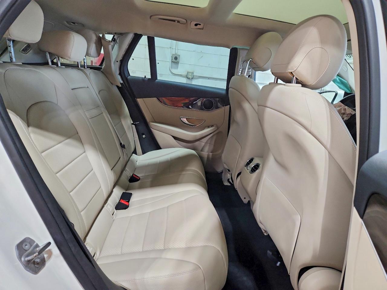 2016 MERCEDES-BENZ GLC 300 4MATIC photo 31