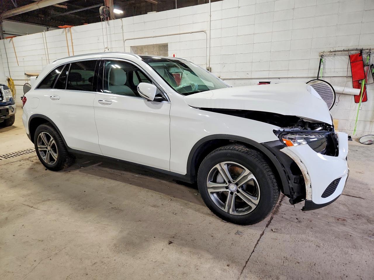 2016 MERCEDES-BENZ GLC 300 4MATIC photo 10