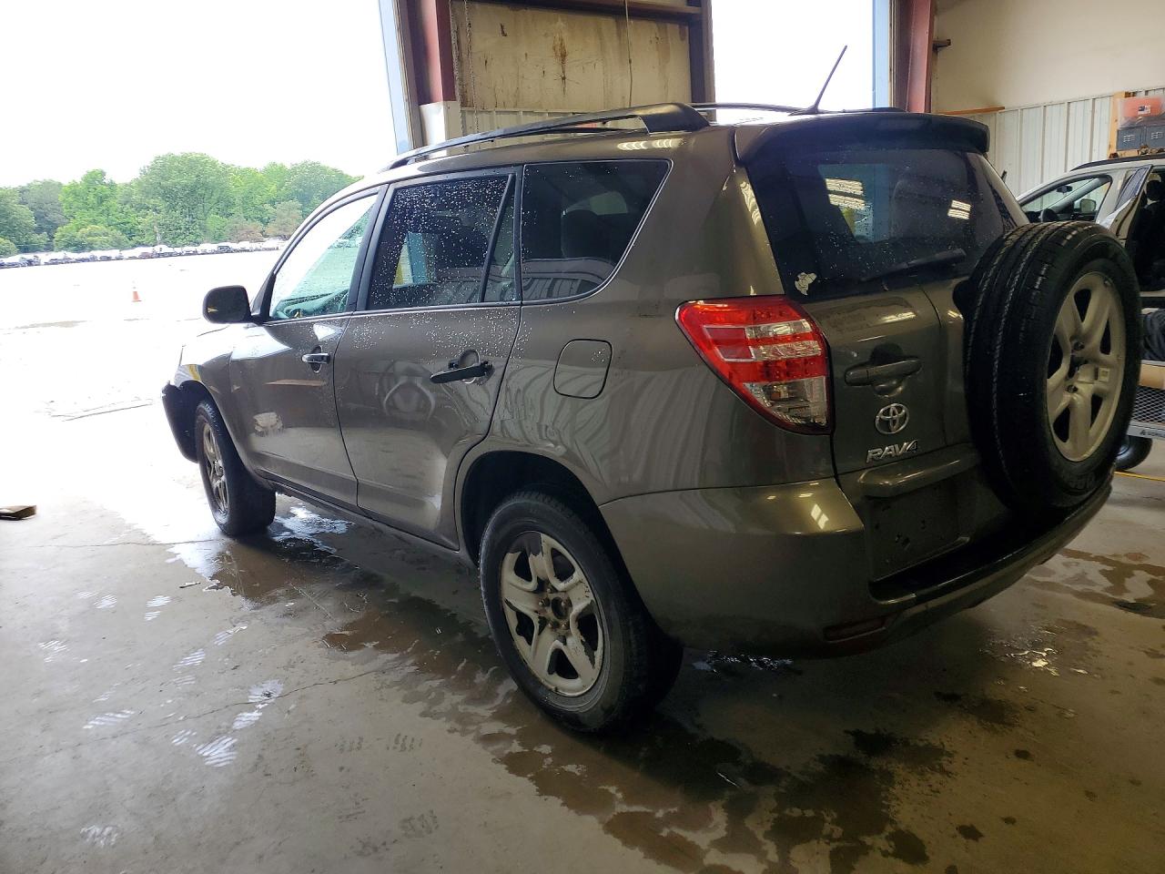 2011 TOYOTA RAV4 BASE photo 4