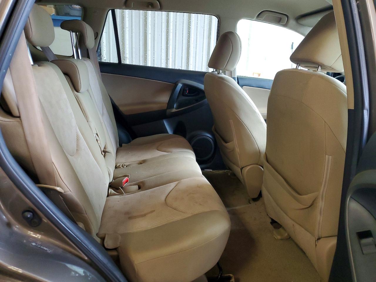 2011 TOYOTA RAV4 BASE photo 31