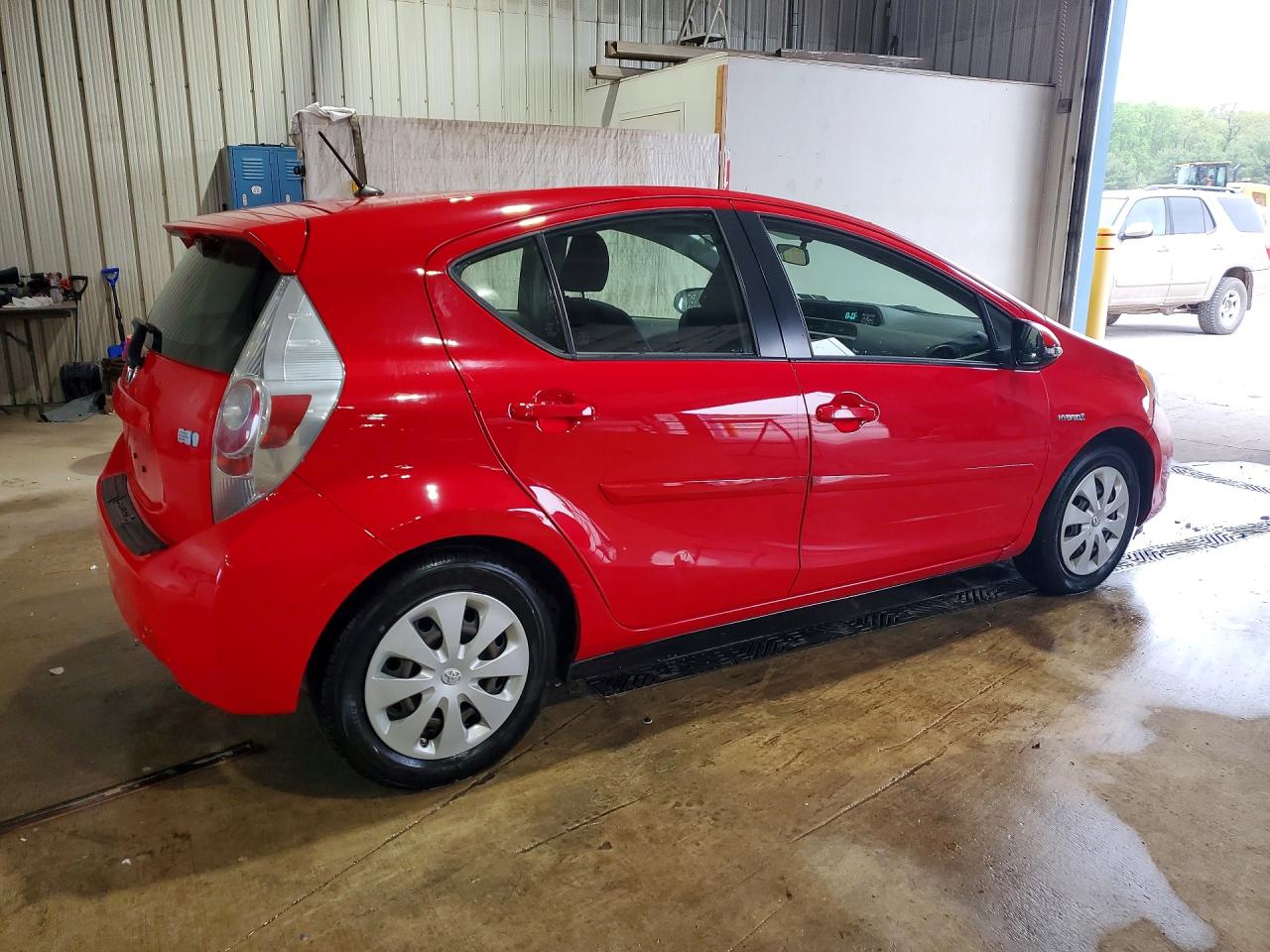 2013 TOYOTA PRIUS C TWO photo 5