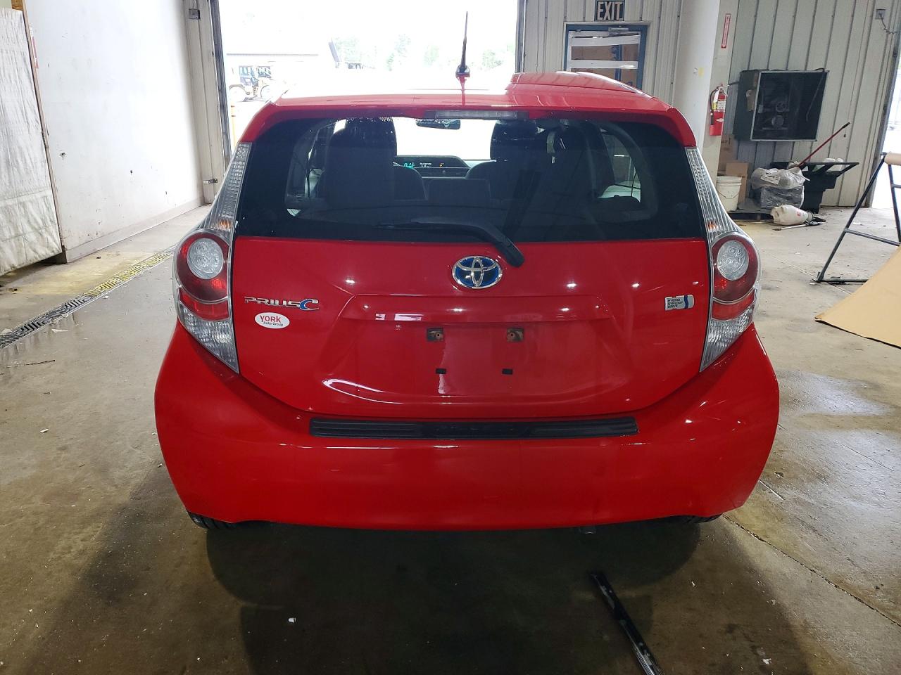 2013 TOYOTA PRIUS C TWO photo 11